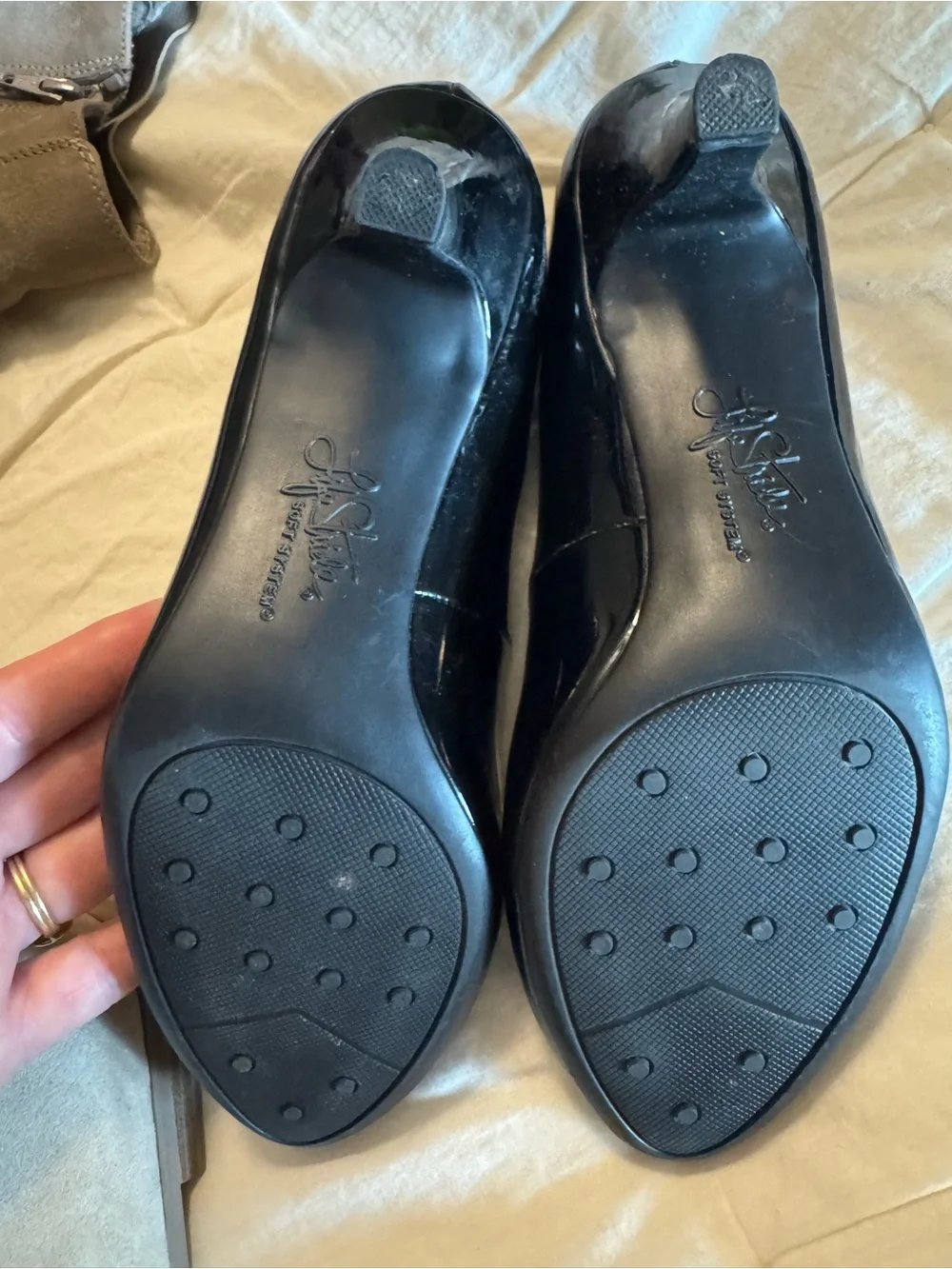 Life Stride Black Patent Mid Heel Pumps